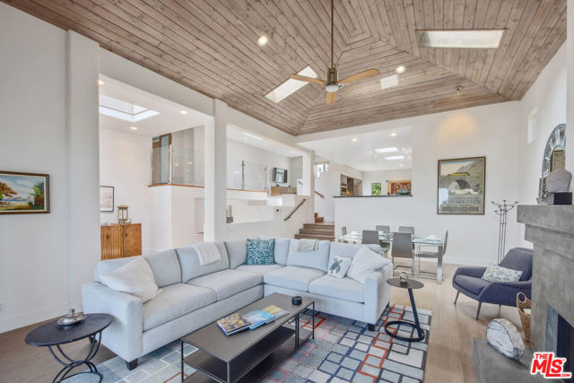 1312 Shoreline Drive, Santa Barbara CA: https://media.crmls.org/mediaz/e4a17d1a-bdb7-4fe4-87ca-3c4816027a65.jpg