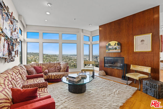 2204 Maravilla Drive, Los Angeles CA: https://media.crmls.org/mediaz/e4a1fd73-9ba0-4bfb-8e60-97a220cc5457.jpg