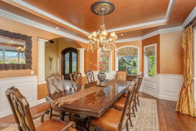 2462 Lost Canyons Drive, Simi Valley CA: https://media.crmls.org/mediaz/e4a22bba-e9d0-49b4-b7b4-7edb744399c2.jpg