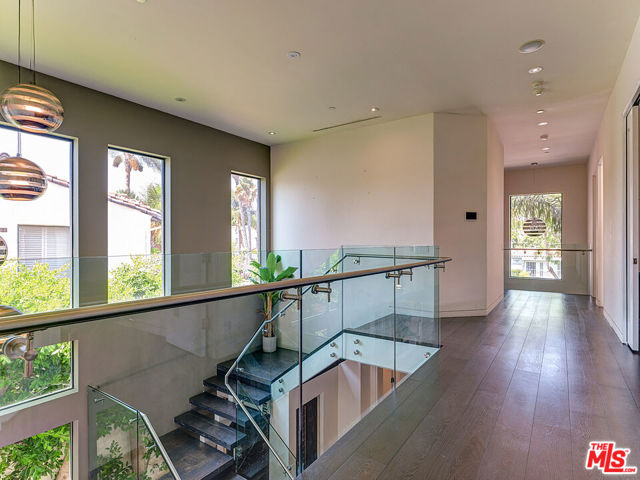 6360 Maryland Drive, Los Angeles CA: https://media.crmls.org/mediaz/e4a240a7-17d5-42fd-95d3-0bee5adddf5a.jpg