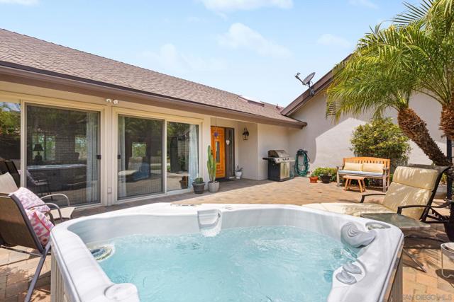 24 Via Alta Vis, Bonsall CA: https://media.crmls.org/mediaz/e4a2b937-34ba-437e-9827-adf9e5cd67c7.jpg