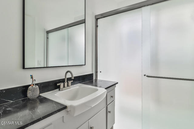 168 E Gainsborough Road, Thousand Oaks CA: https://media.crmls.org/mediaz/e4a309a6-4303-4f75-9d57-d99fd84081ac.jpg