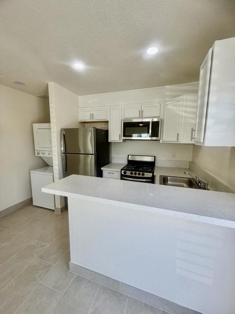 Image 4 of 8 For 52443 Tripoli Way B