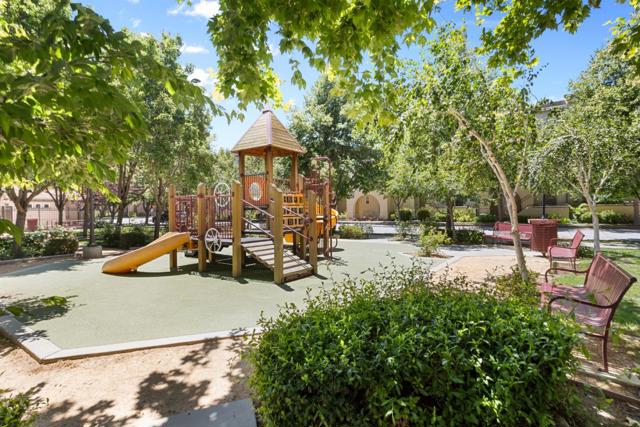 211 Okeefe Way, Mountain View CA: https://media.crmls.org/mediaz/e4a3960a-9c35-4a24-b9b4-76f3911b4079.jpg