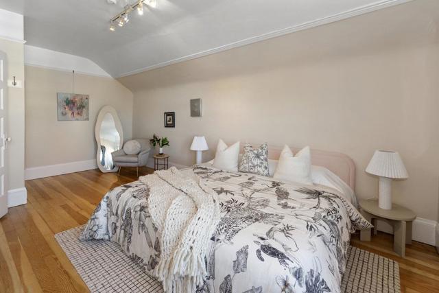 270 Andover Street, San Francisco CA: https://media.crmls.org/mediaz/e4a46093-004d-4eb3-8132-db88a341be46.jpg