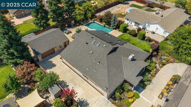 221 El Sobrante Dr, Danville CA: https://media.crmls.org/mediaz/e4a4a7f7-e622-4b5a-be86-dc82bf69aac5.jpg