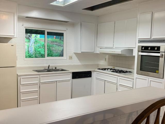 17580 Pond Derosa Lane, Prunedale CA: https://media.crmls.org/mediaz/e4a4d9e9-fe85-4a5b-879c-8e618129545f.jpg