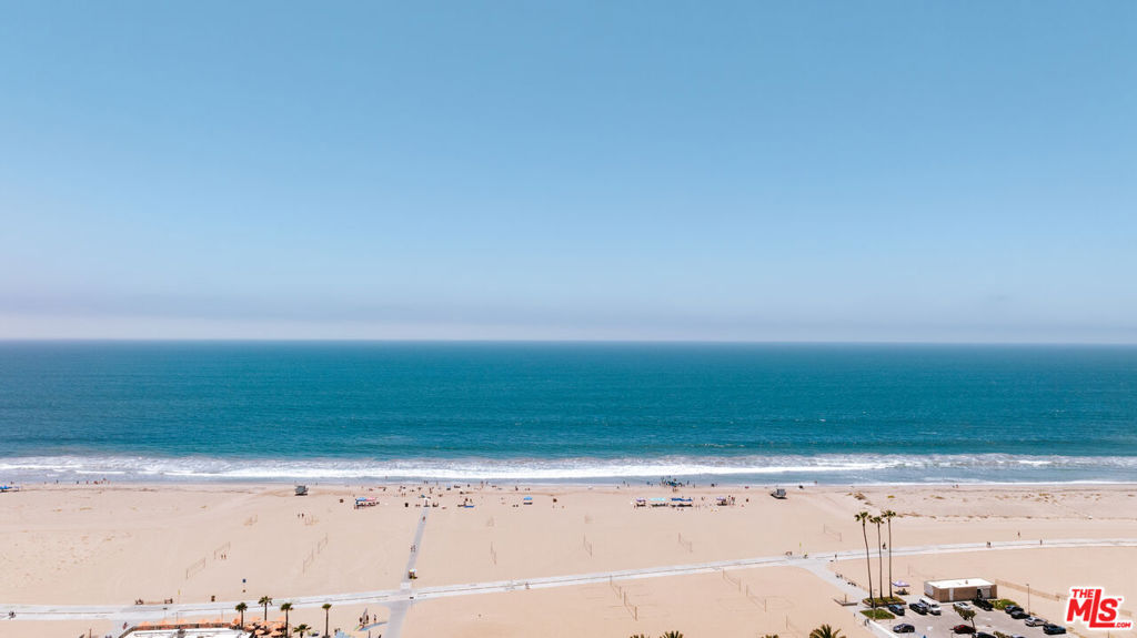 https://media.crmls.org/mediaz/e4a594e6-740f-489a-b842-1a3446528345.jpg?preset=X-Large
