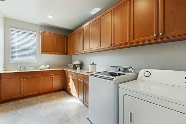 Image 40 of 60 For 35 Dunfirth Dr