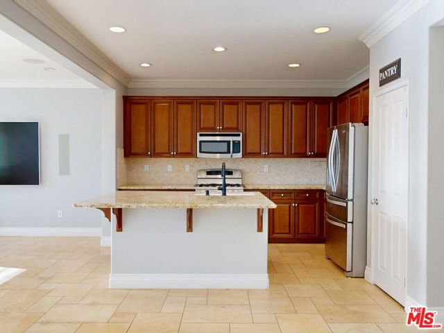 19320 Carranza Lane, Santa Clarita CA: https://media.crmls.org/mediaz/e4a61aa7-ec10-41cd-8fb5-430044f6f925.jpg