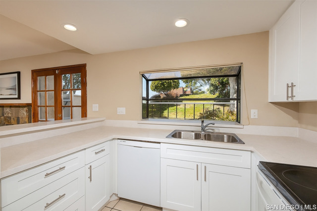 11512 Faisan WAY, San Diego CA: https://media.crmls.org/mediaz/e4a63ec2-f776-4e48-a516-578054ccd7a6.jpg