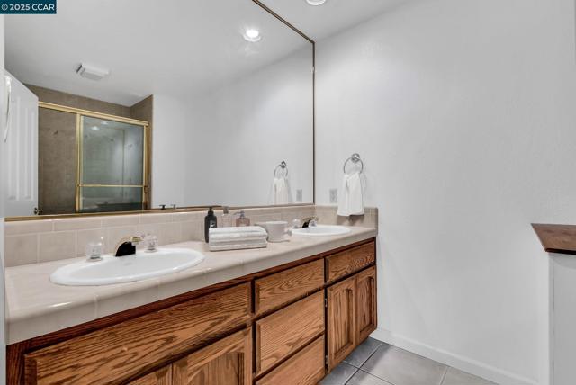2391 Newport Dr, Discovery Bay CA: https://media.crmls.org/mediaz/e4a64fd6-686f-4b7a-91f1-5da92d6f1f2c.jpg