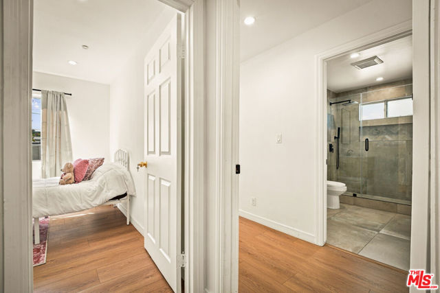 6251 Alcove Avenue photo 27