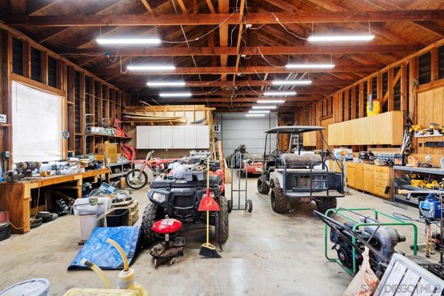 15091 Chemise Creek Rd, Ramona CA: https://media.crmls.org/mediaz/e4a71e30-18fe-4e74-bf50-7f1476201b00.jpg