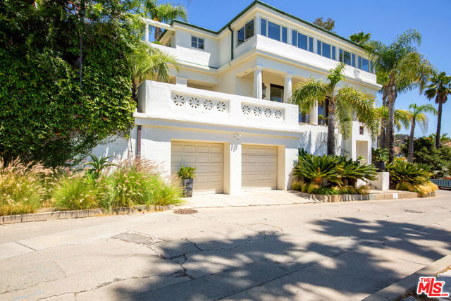 2249 Mountain Oak Drive, Los Angeles CA: https://media.crmls.org/mediaz/e4a7527a-8946-4cc6-bc8a-87cf4e3635d2.jpg