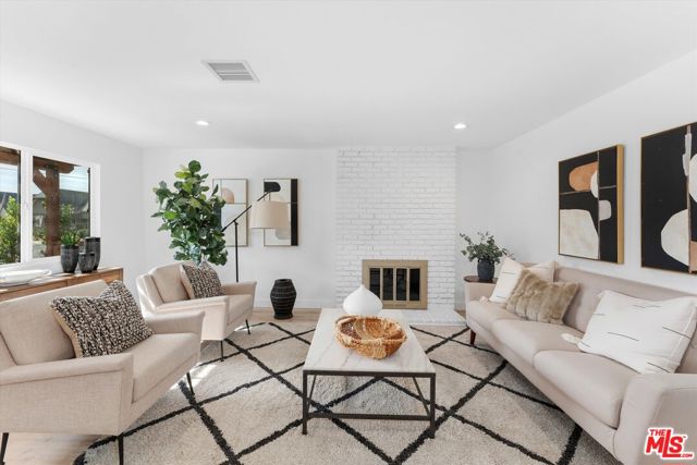 3815 W 60th Street, Los Angeles CA: https://media.crmls.org/mediaz/e4a78149-0a1f-40fd-b289-658f7d496875.jpg