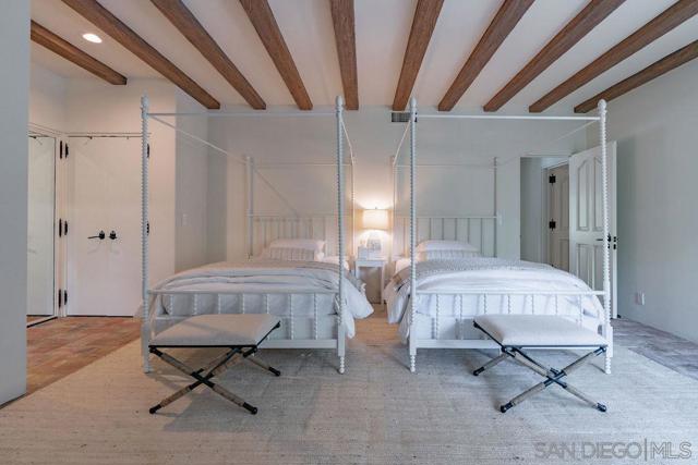 17116 Paseo Hermosa, Rancho Santa Fe CA: https://media.crmls.org/mediaz/e4a87d3b-c617-47a5-bba2-e8c2312df117.jpg
