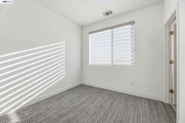 931 Edy Ln, Oakland CA: https://media.crmls.org/mediaz/e4a8ffcc-5404-48d9-b3d9-1017b970e28a.jpg