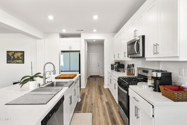 Detail Gallery Image 5 of 25 For 9019 Black Thorn St, Jurupa Valley,  CA 92509 - 3 Beds | 2 Baths