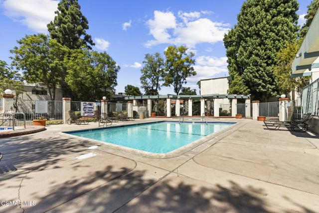 5700 Etiwanda Avenue, Tarzana CA: https://media.crmls.org/mediaz/e4a9224d-6072-4673-8503-199785487451.jpg