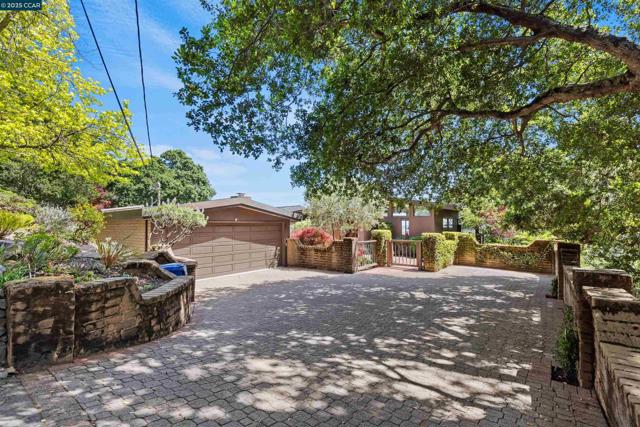 1176 Brown Ave, Lafayette CA: https://media.crmls.org/mediaz/e4a9e8b7-1799-4424-920c-c9be4cdbd150.jpg