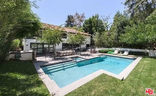 9684 Wendover Drive, Beverly Hills CA: https://media.crmls.org/mediaz/e4aa9123-90a6-4ca6-85fb-a04c96138303.jpg
