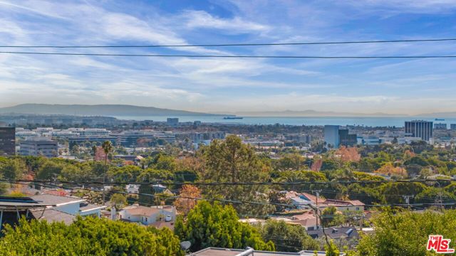 810 Franklin Street, Santa Monica CA: https://media.crmls.org/mediaz/e4ab2c78-120e-4e1e-97ef-6d30dec6323b.jpg