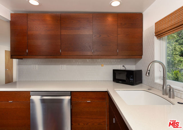 2108 Tavern Trail, Los Angeles CA: https://media.crmls.org/mediaz/e4ab4ab5-7c99-449e-9c91-db99c53ed9a8.jpg