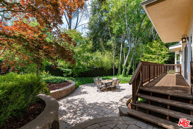 23040 Blue Bird Drive, Calabasas CA: https://media.crmls.org/mediaz/e4ab6118-e534-4d55-a230-291711c81bdf.jpg
