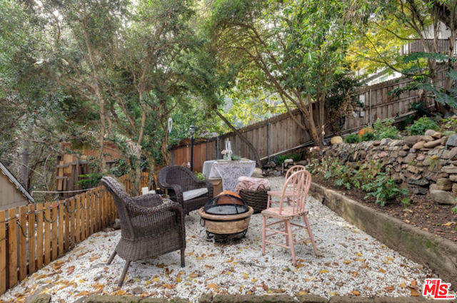 19544 Bowers Drive, Topanga CA: https://media.crmls.org/mediaz/e4ab78b1-412f-4174-83d2-540eb9ac5824.jpg