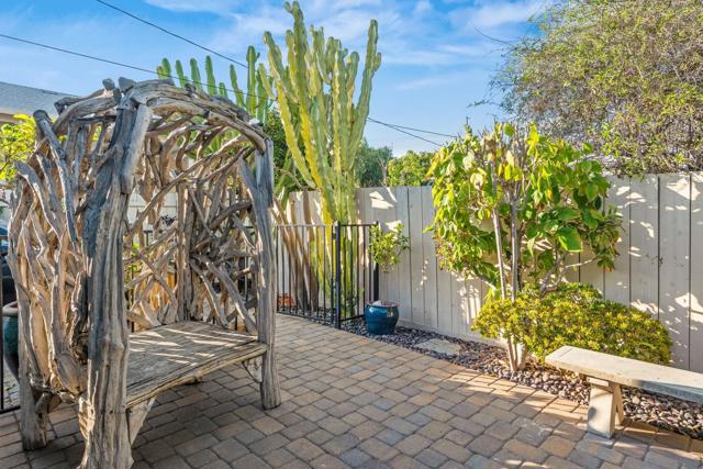 1733 Hornblend St, San Diego CA: https://media.crmls.org/mediaz/e4ab7d86-177b-4d6e-b469-e96fe49245ea.jpg