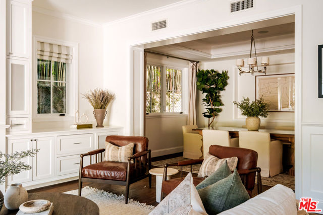 2248 Kelton Avenue, Los Angeles CA: https://media.crmls.org/mediaz/e4ac00d2-05cb-484f-856d-1f7aae676c47.jpg