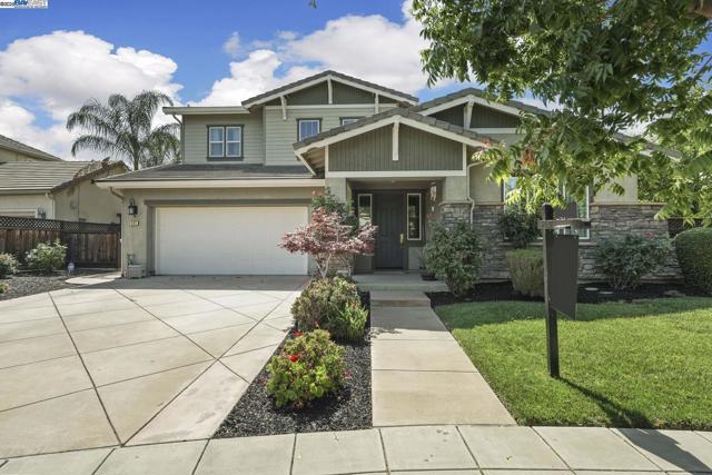 247 N Menlo Park Ct, Mountain House CA: https://media.crmls.org/mediaz/e4ac1914-f39a-4bf0-9734-2f702ca784d2.jpg