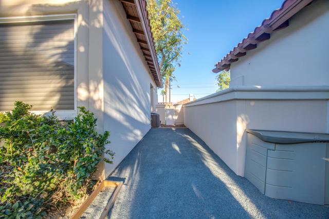 79953 Rancho La Quinta Drive, La Quinta CA: https://media.crmls.org/mediaz/e4ac25af-6b82-45e1-ae26-41192d34815f.jpg