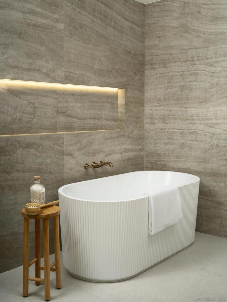 MLS #250034256SD img 23