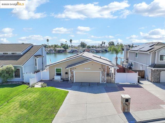 780 Beaver Ln, Discovery Bay CA: https://media.crmls.org/mediaz/e4ace97f-c762-481e-9b00-08a8bb105aac.jpg