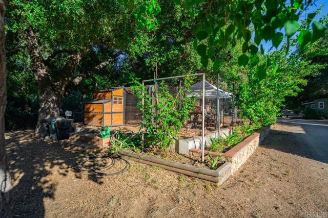 16635 Highland Valley Rd, Ramona CA: https://media.crmls.org/mediaz/e4ad1e2c-477c-40fd-bcd9-aa71d2652364.jpg