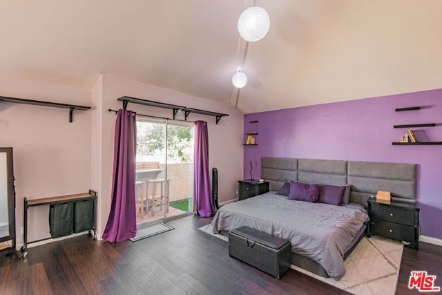 9400 Noble Avenue, North Hills CA: https://media.crmls.org/mediaz/e4aeafcf-ee93-4aeb-ab94-b0845dc21a72.jpg