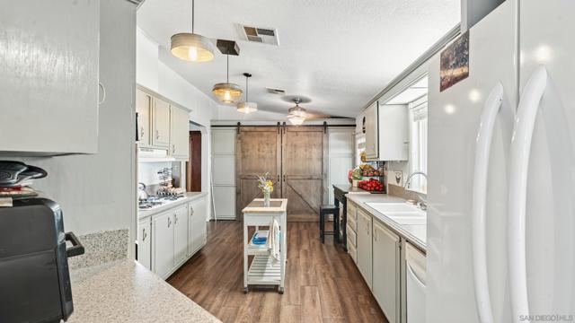 25218 Black Canyon Rd, Santa Ysabel CA: https://media.crmls.org/mediaz/e4aecae5-99e9-4781-b2a7-e527a09ea3bf.jpg