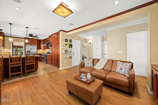 1116 Foothill Street, South Pasadena CA: https://media.crmls.org/mediaz/e4af0f7f-dfbb-4d7a-9d9a-c627e118bcdc.jpg