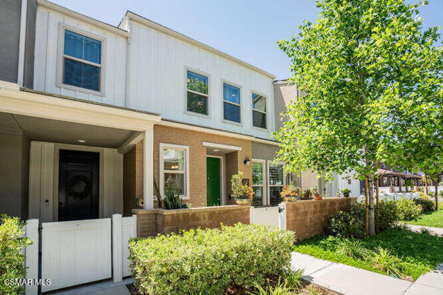 110 Red Brick Drive, Simi Valley CA: https://media.crmls.org/mediaz/e4af5d14-9328-4af9-a526-e659b1d006e4.jpg
