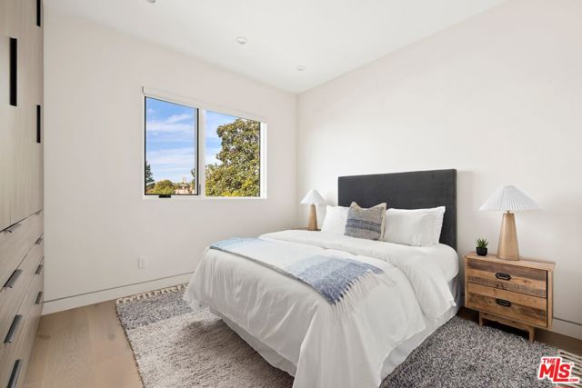 714 N La Jolla Avenue, Los Angeles CA: https://media.crmls.org/mediaz/e4afb196-9870-49c3-b733-6107729c7fb7.jpg