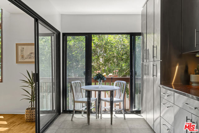 2174 Alcyona Drive, Los Angeles CA: https://media.crmls.org/mediaz/e4afcac1-fb99-462f-bbd7-157bf2b7a98d.jpg