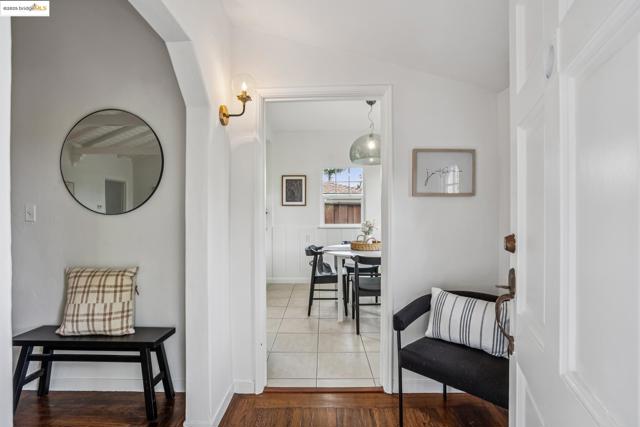 4006 Lincoln Ave, Oakland CA: https://media.crmls.org/mediaz/e4afe9fd-2781-4c7d-973c-b548a44ebec8.jpg