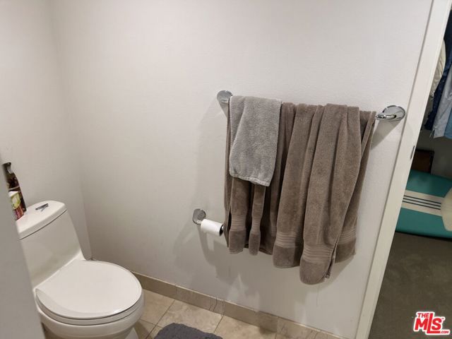 13700 Marina Pointe Drive, Marina del Rey CA: https://media.crmls.org/mediaz/e4b17389-80dc-4784-be8b-ee5a8ac0588c.jpg