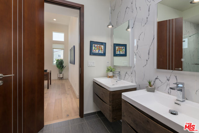 2022 Harriman Lane, Redondo Beach, California 90278, 5 Bedrooms Bedrooms, ,4 BathroomsBathrooms,Residential,Sold,Harriman,24456453