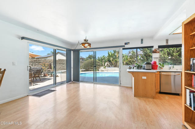 1589 N Alva Circle, Simi Valley CA: https://media.crmls.org/mediaz/e4b212c6-f9d8-4cc7-95ae-60f868e65862.jpg