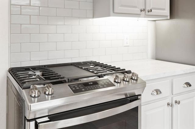 711 Laurel Avenue, Burlingame CA: https://media.crmls.org/mediaz/e4b2272e-2657-44b3-9ecc-b3b9c1ef0fd4.jpg