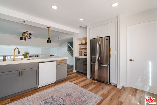 18348 Collins Street, Tarzana CA: https://media.crmls.org/mediaz/e4b24c76-0034-4eb8-abc9-3780d8c49f18.jpg