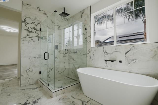 1955 Bankston Dr, Tracy CA: https://media.crmls.org/mediaz/e4b2e9ab-3d38-4035-889d-95760377bd44.jpg